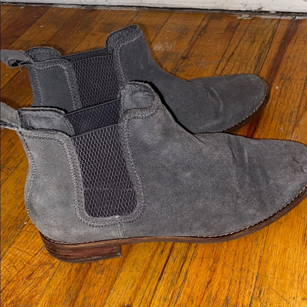 Tom’s Grey Chelsea Boot!